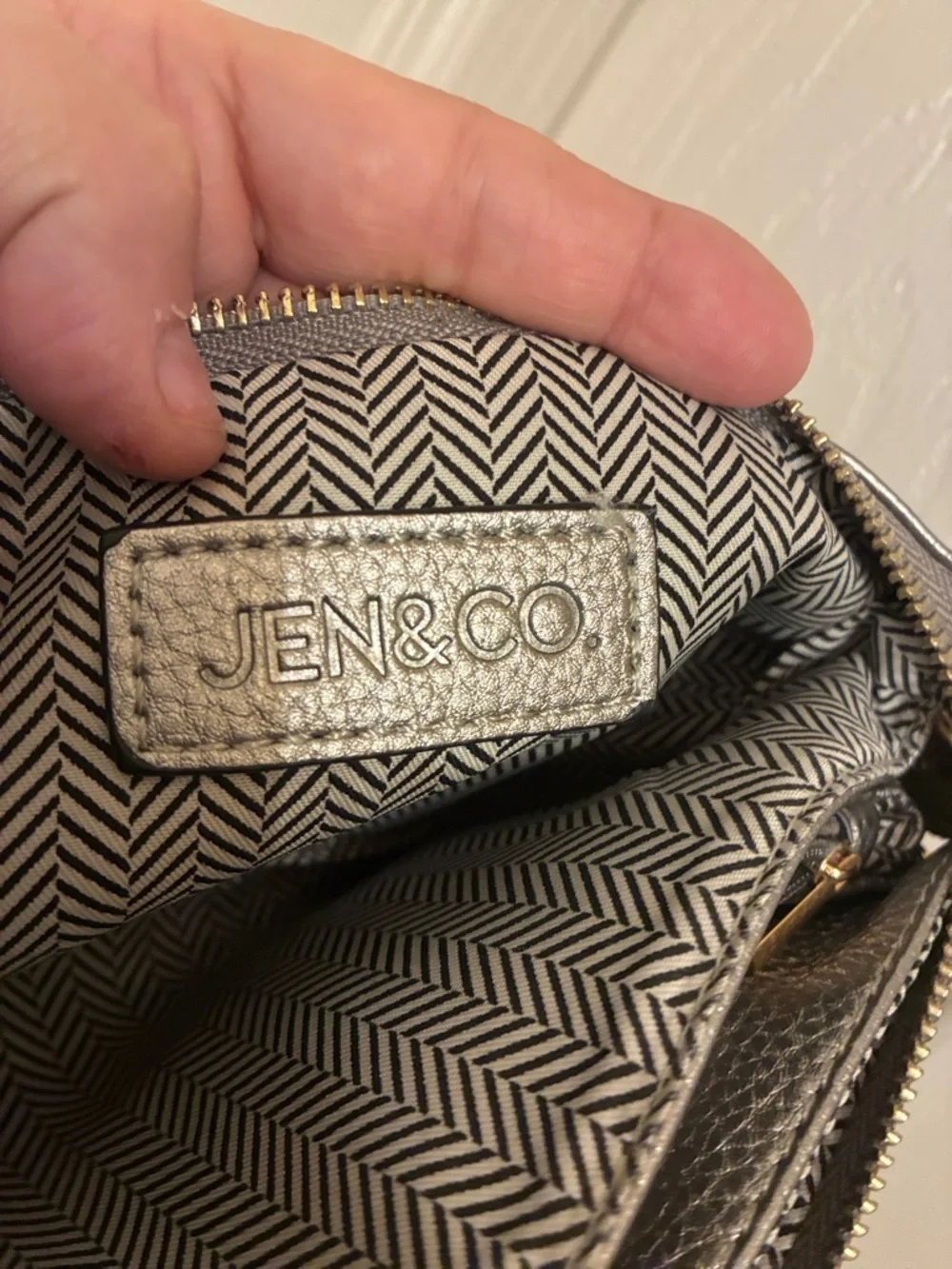 Metallic Silver Pebbled Crossbody Bag‎ with Detachable Strap